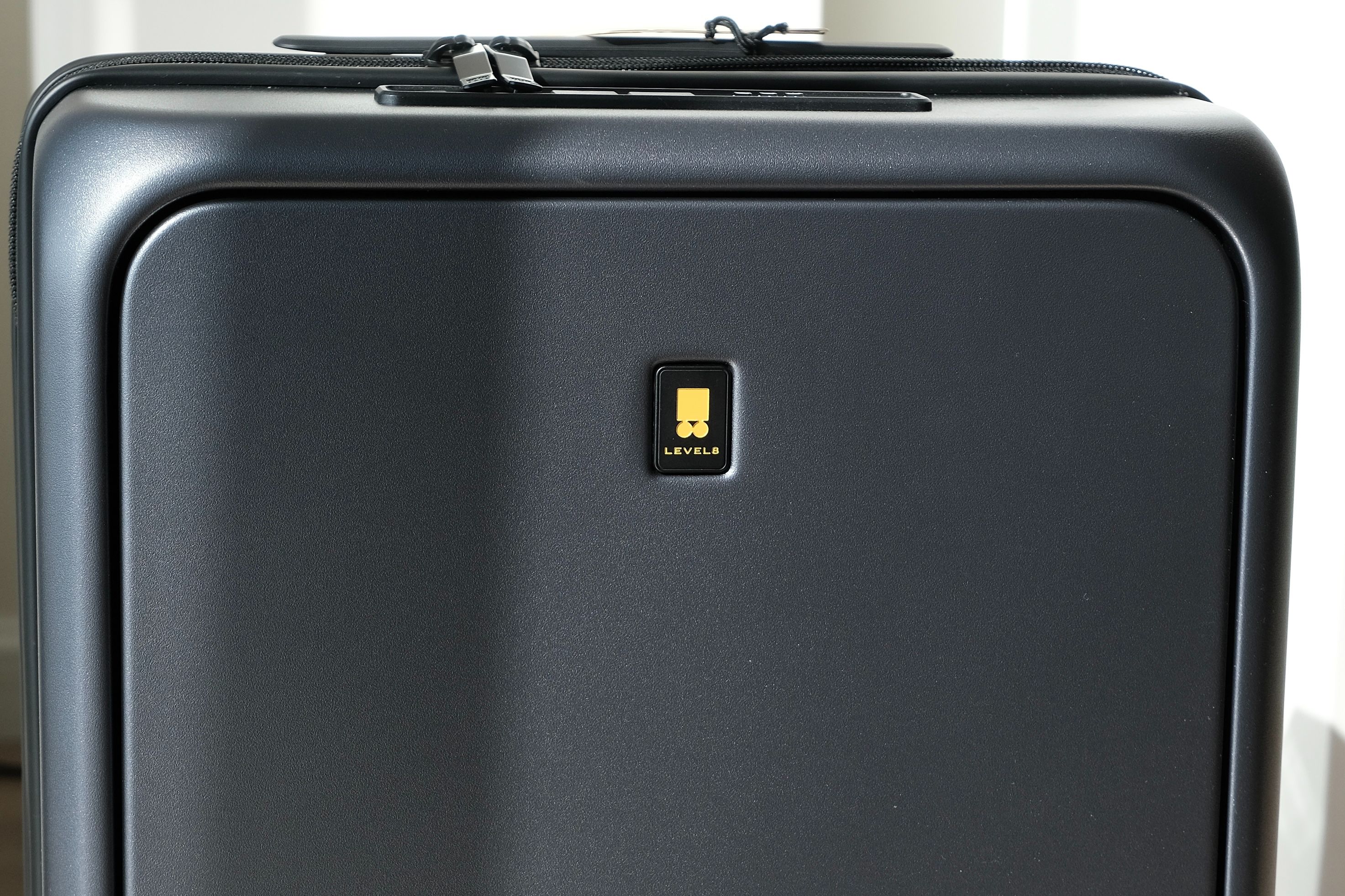 陪你走过人生四季，地平线8号ONETOUCH前开门行李箱测评