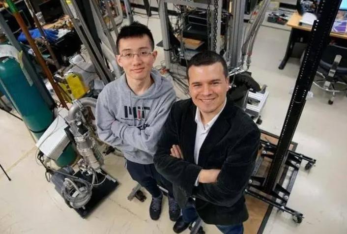 22岁的科学天才曹原,天才少年曹原美国任教