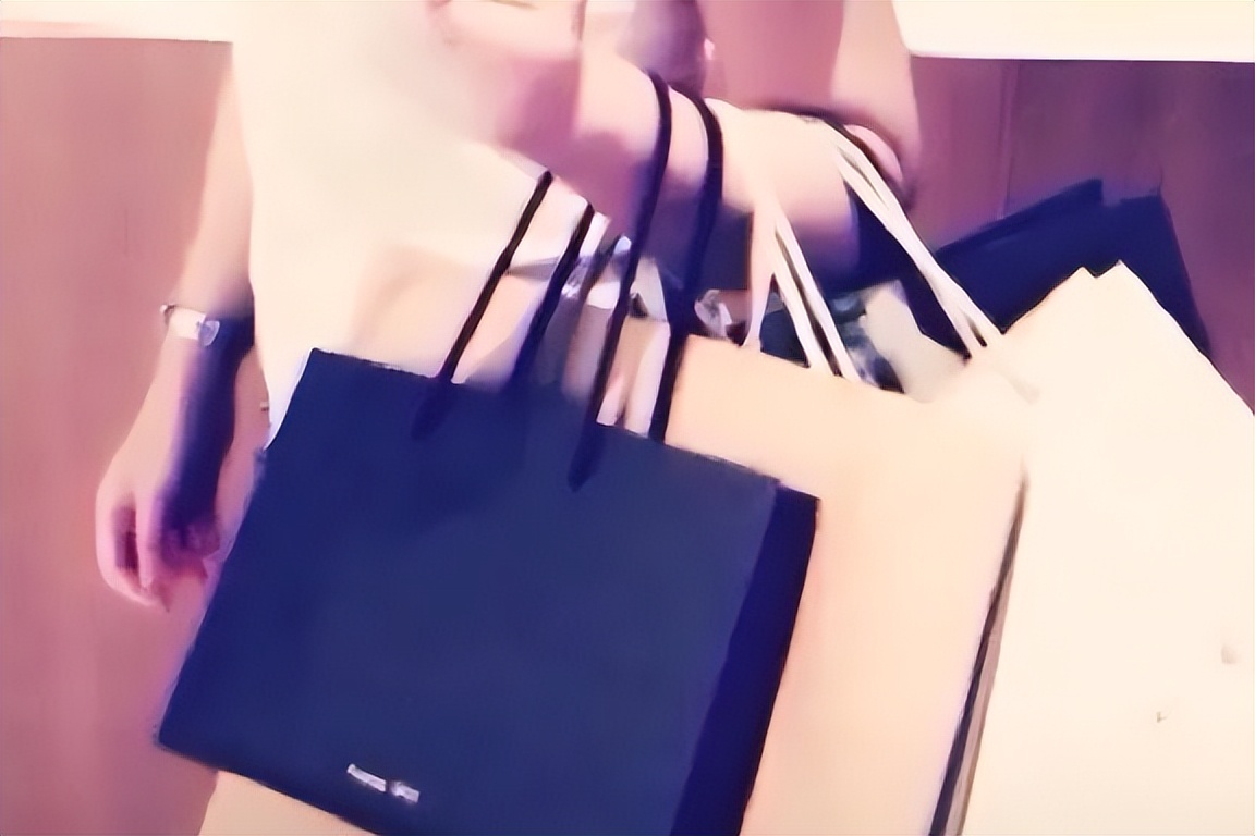 2019年,青海女贪官密室被查,丈夫看到一半接受不了:我走行不行