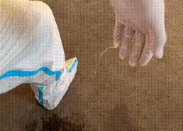 疫情当前警察不退坚守战疫一线,疫情不退警察不退用行动守护群众