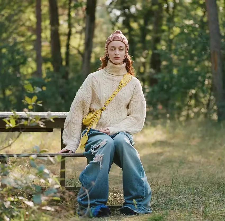 没想到!这3款“奶奶款毛衣”让姑娘们这么上头