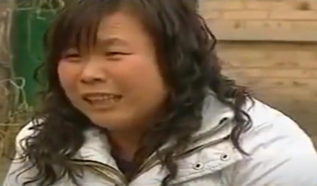 08年，河北女孩“瘫痪”卧床20年，姐姐安上监控后，戳穿多年*局骗**