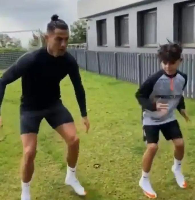 c罗12岁的视频,c罗12岁足球视频