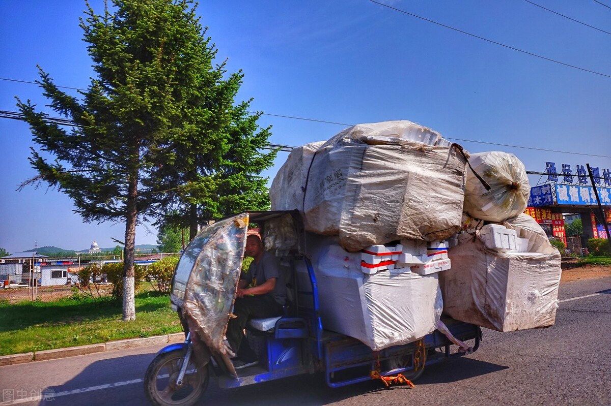 开三轮车收废品一天能赚多少钱,骑三轮车收破烂一年得赚多少钱
