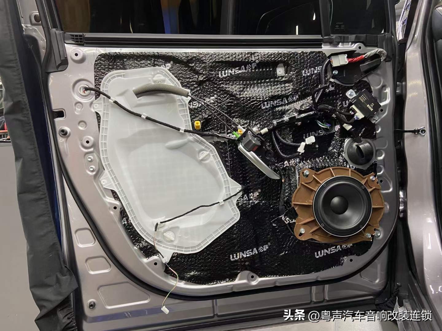 丰田塞纳音响升级,丰田塞纳升级阿尔派定制音响