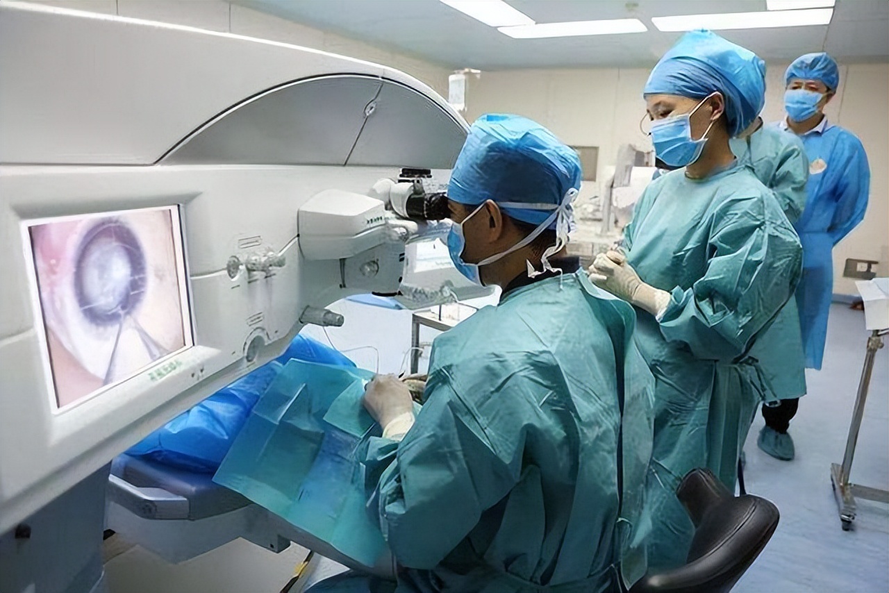 激光手术治近视眼有啥后遗症,大部分人都可以激光手术治近视眼