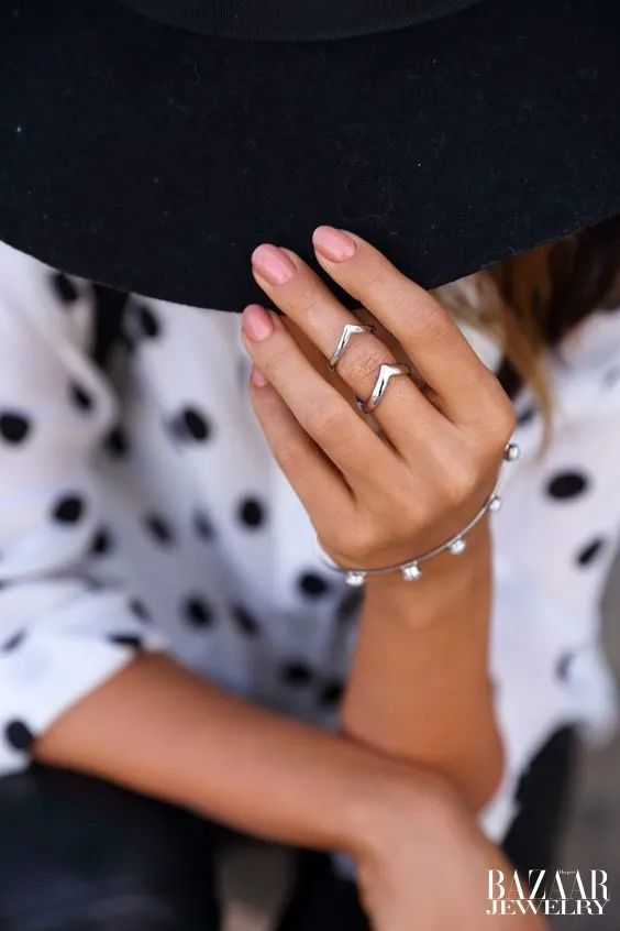 夏天担心藏不住“蝴蝶袖”？集齐明星博主教你“手镯转移*法大**”