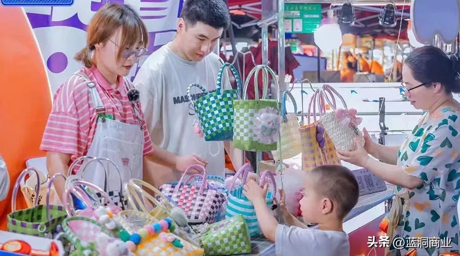 95后大厂女生裸辞摆摊,裸辞转行去工厂上班可行吗