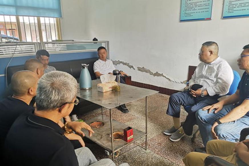 沧州男子扮警察转走3000万真假,4名少年冒充警察徒手抓毒贩