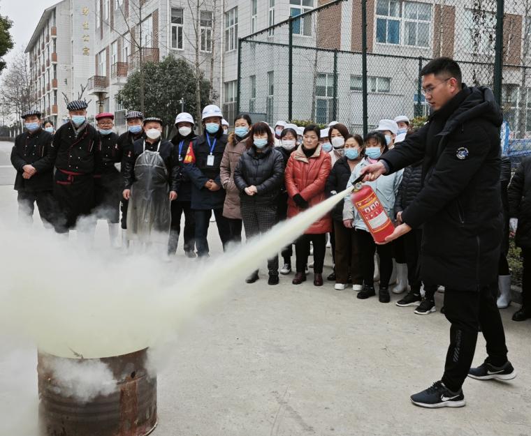 安徽新锐控股集团——滁州海亮学校|灭火器的使用