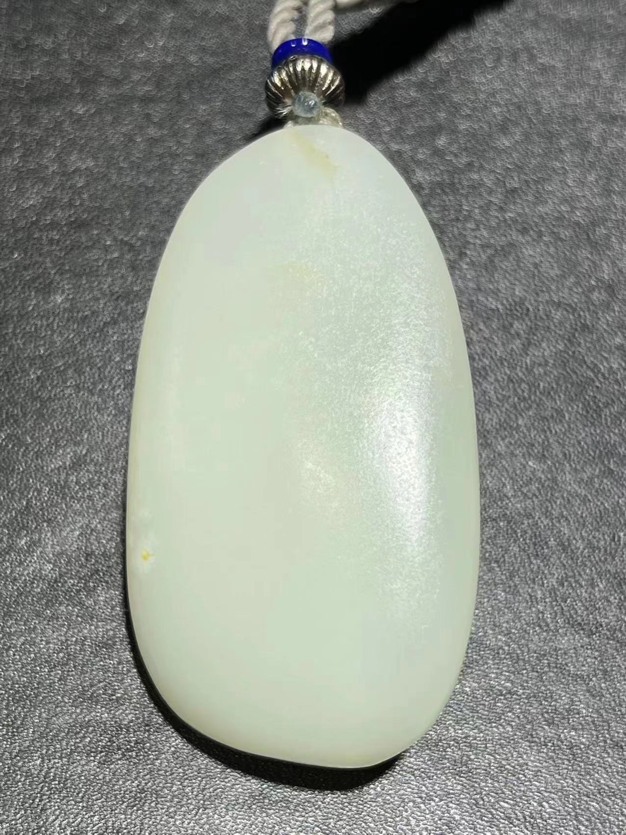 和田玉镯子一般多少钱,和田玉多少钱一克手串