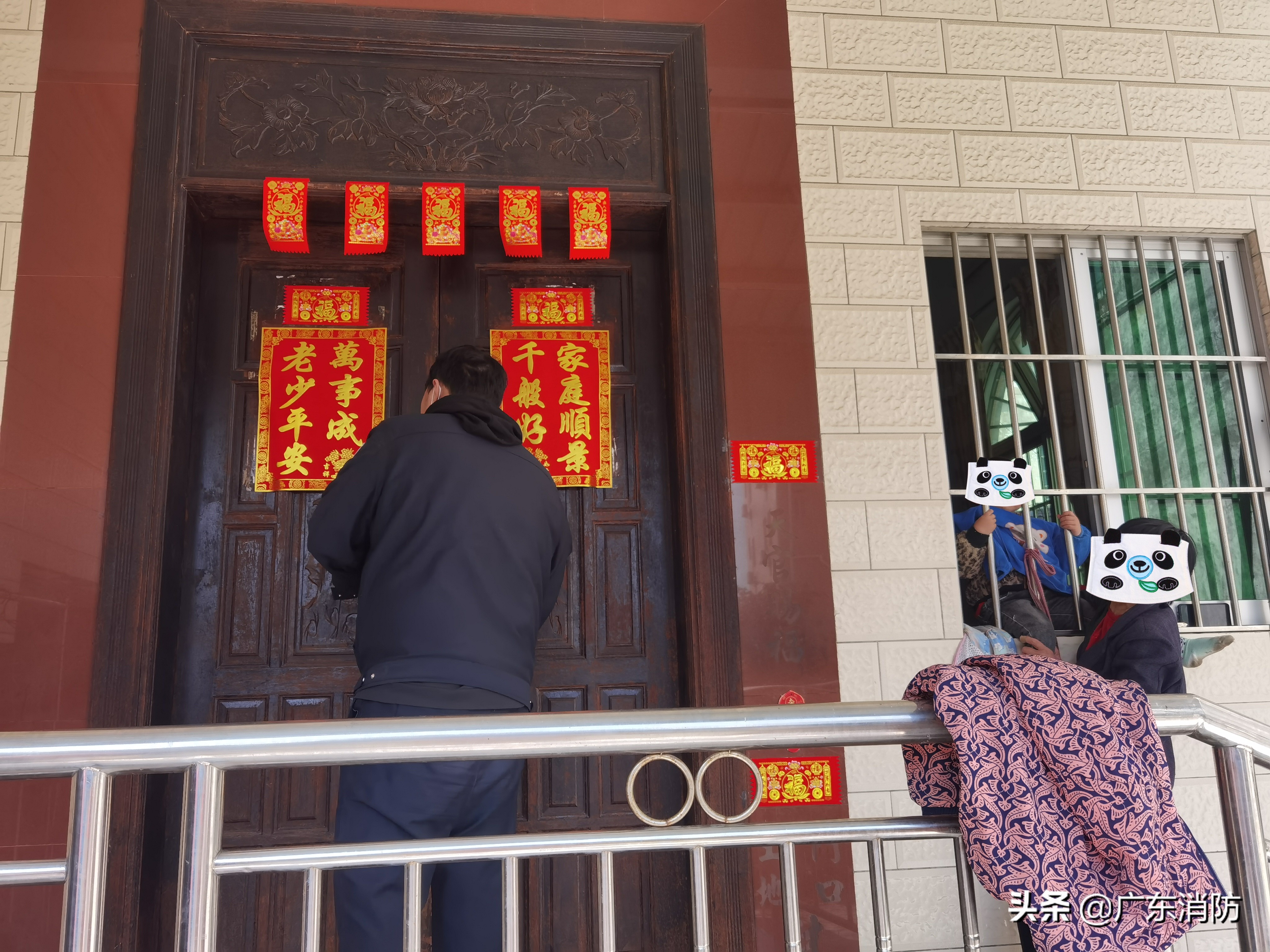 房门被孩子反锁了怎么办,冷静应对孩子的方法