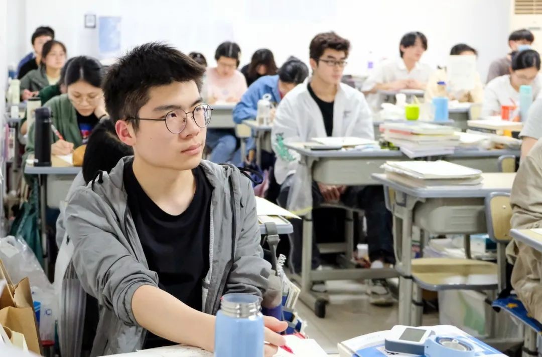 浙江三联胡小雨照片,三联教育胡小雨