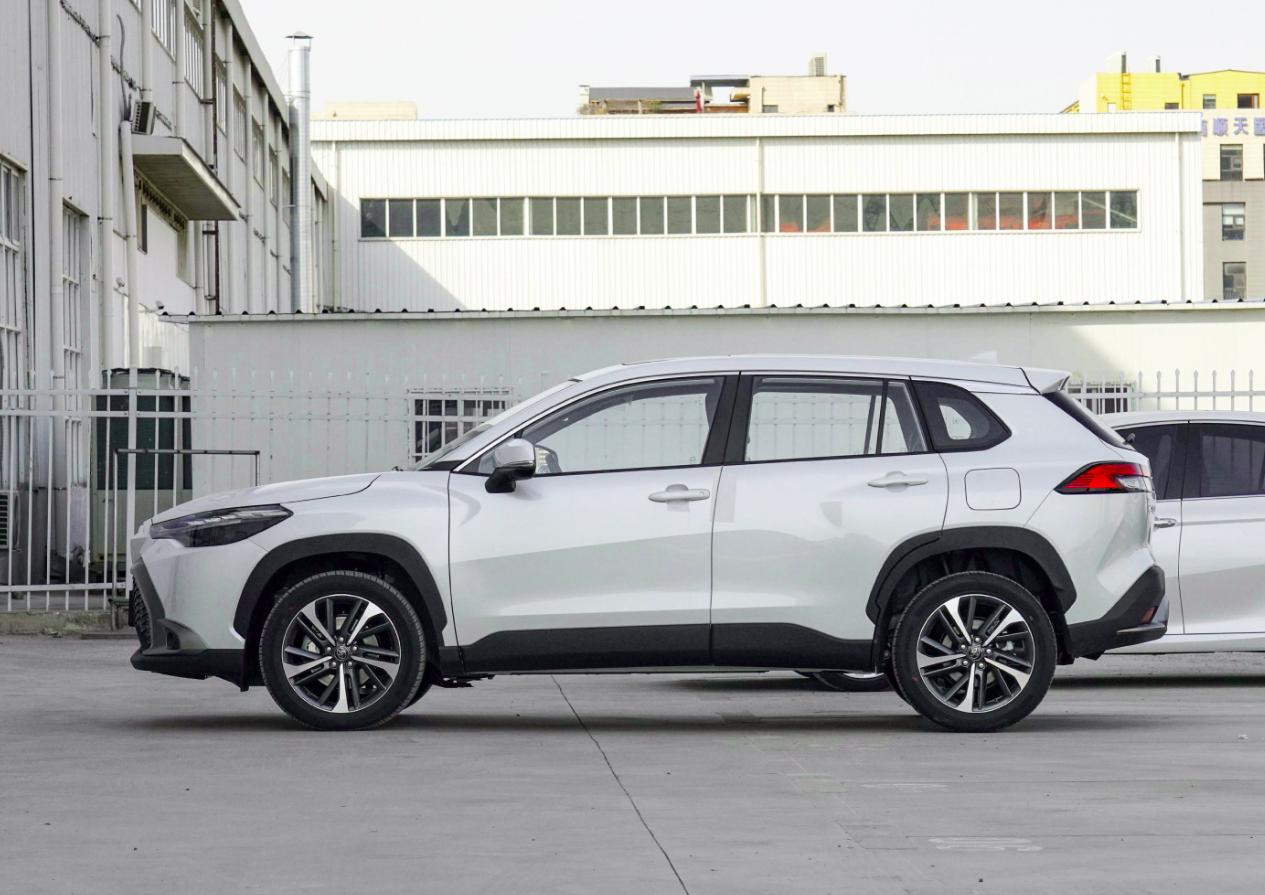 丰田锋兰达suv全部车型10-15万,丰田锋兰达suv是自吸的还是混动的