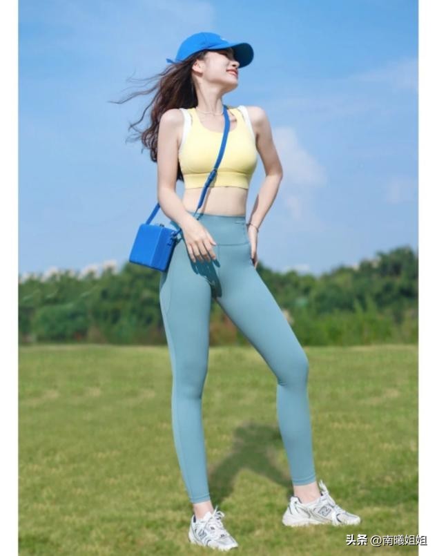 今年最流行的瑜伽服短袖上衣,瑜伽服上衣时尚最新款短袖