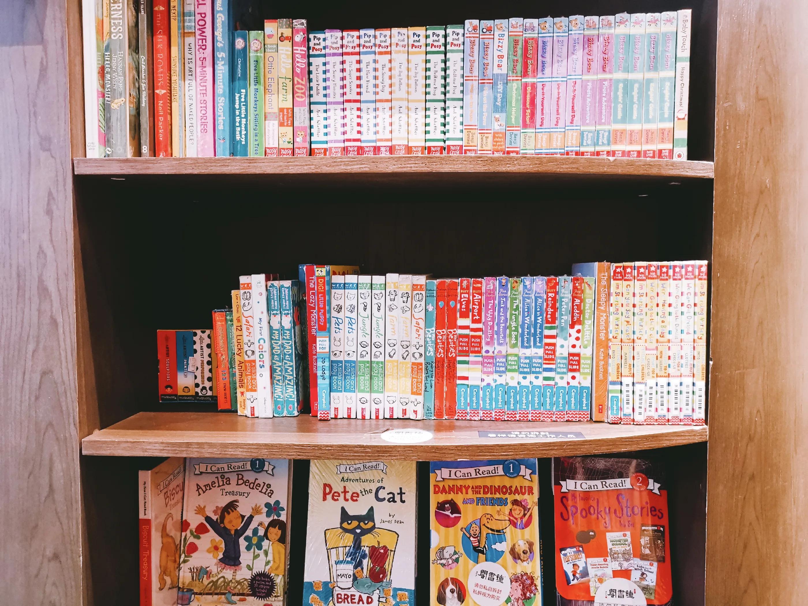 没落的重庆杨家坪，热闹的中迪广场钟书阁