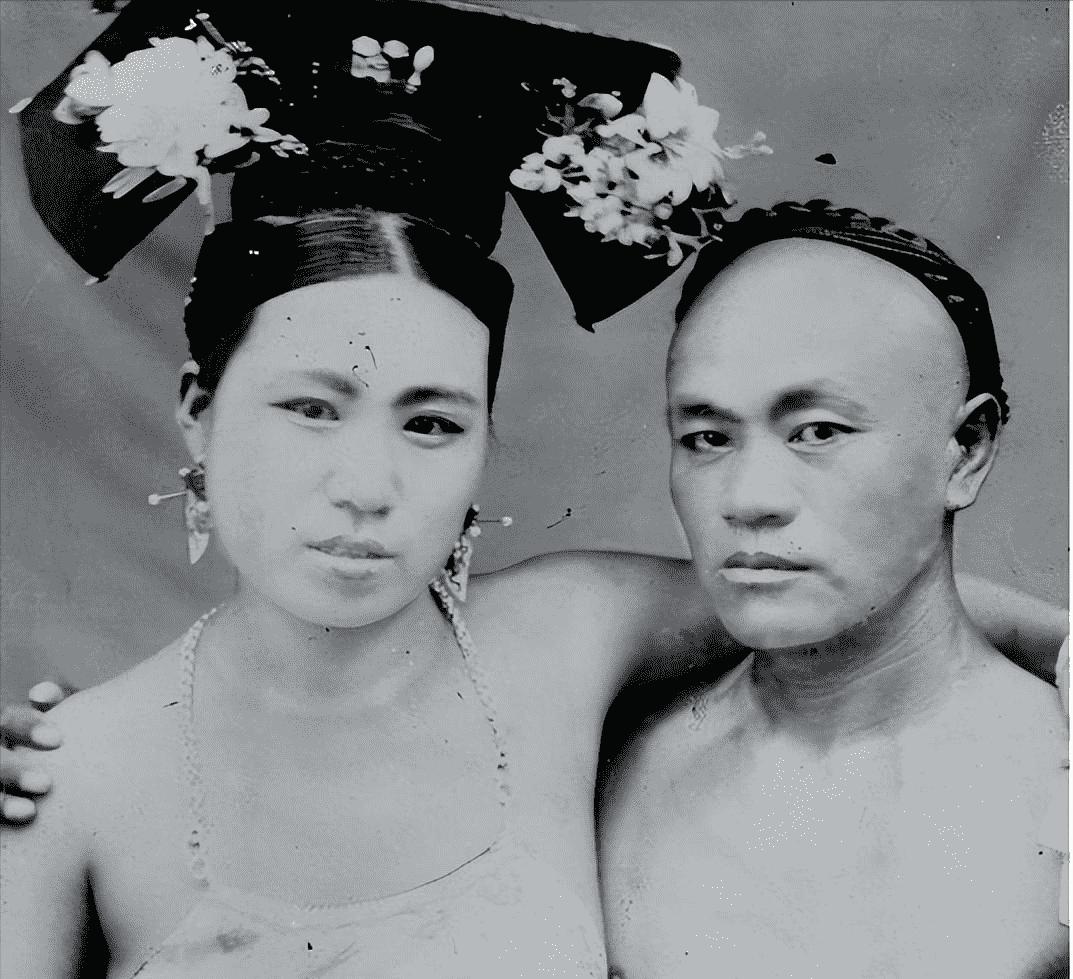 日本暴行老照片,日军女子拍照