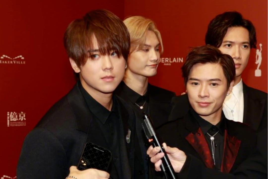 这样的香港顶流,是掩耳盗铃,还是坐井观天,又或是自信心爆炸?