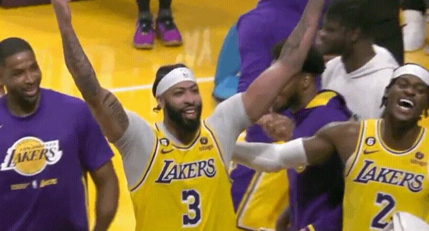 拉塞尔庆祝动作詹姆斯,拉塞尔和詹姆斯庆祝动作超燃卡点