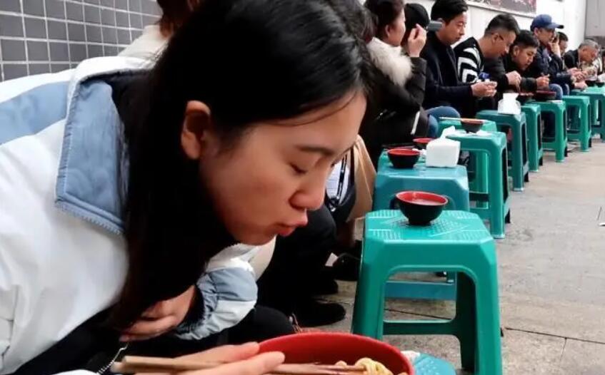 老板开面馆年赚150万,90后小夫妻开面馆月赚8w的小秘密