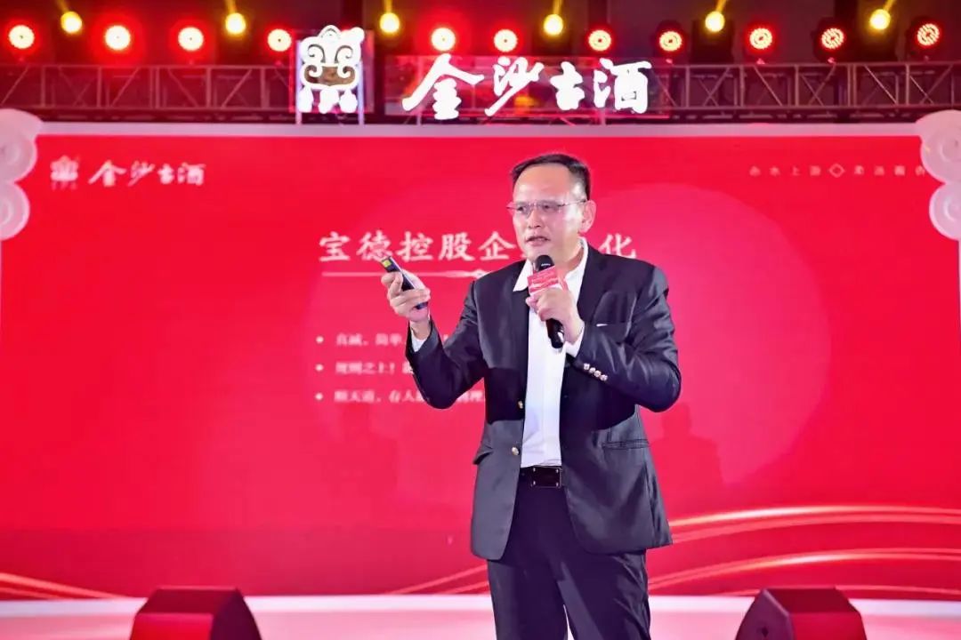 身价百亿老板被暴打,亏损42亿老板被抓