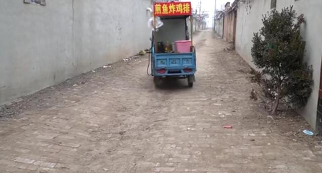 山东小伙摆摊卖零食,山东小哥摆地摊