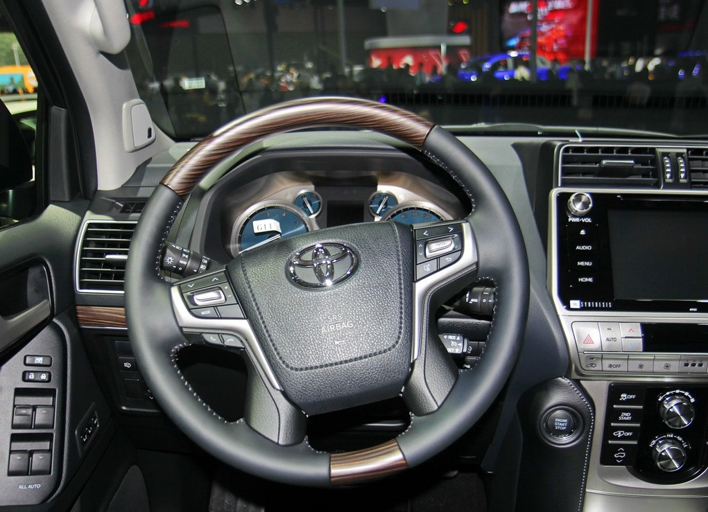 最新款的丰田霸道到底有多好看,新款丰田霸道2022款搭载3.4t