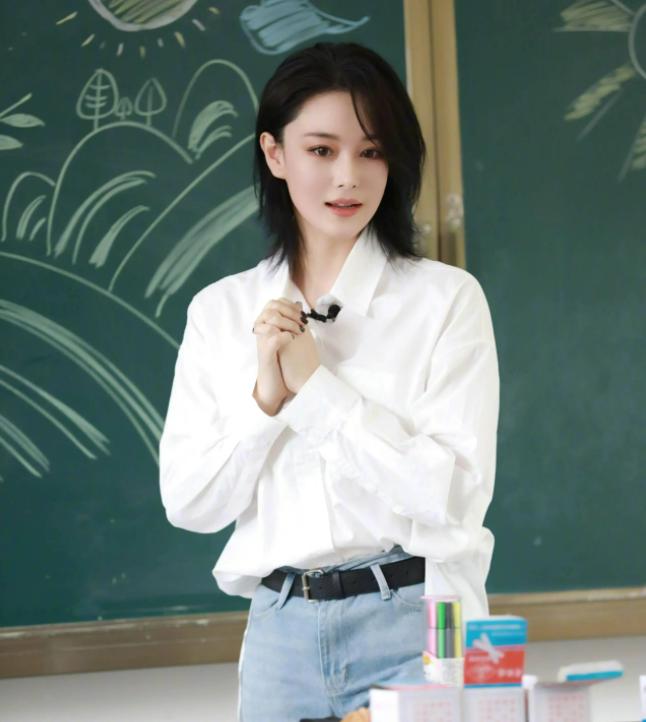 张馨予晒出老公何捷照片帅气迷人,张馨予和老公何捷婚后齐露面