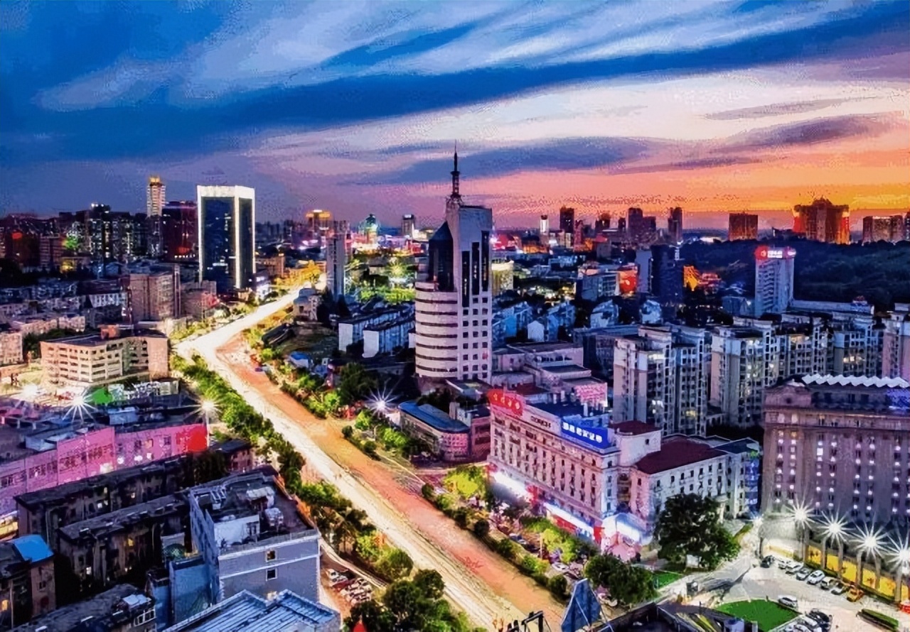 1980年男子卖瓜子获利百万被举报,*小平邓**得知后淡然道:先放一放