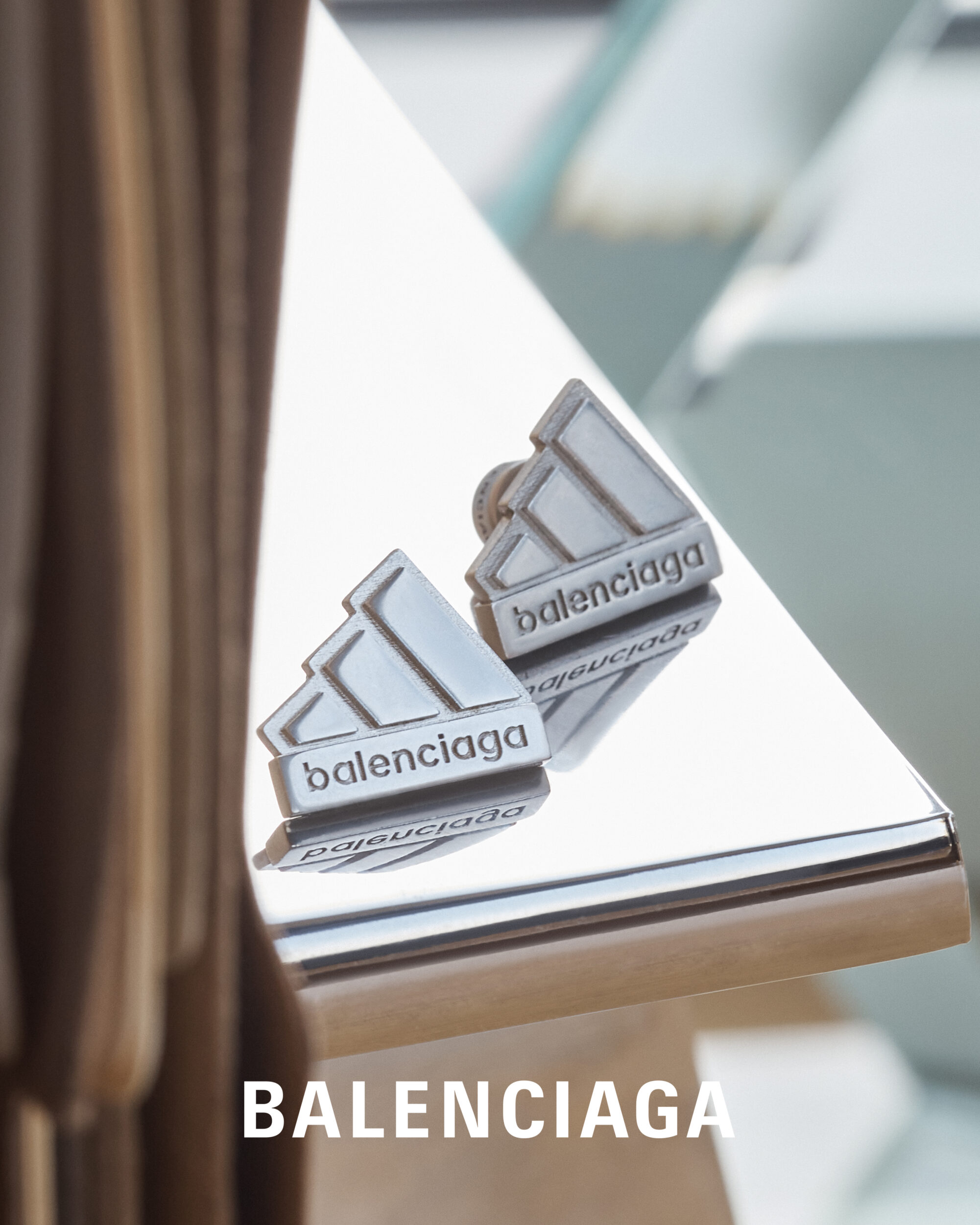 balenciaga联名adidas织带牛仔外套,balenciagaadidas发布会