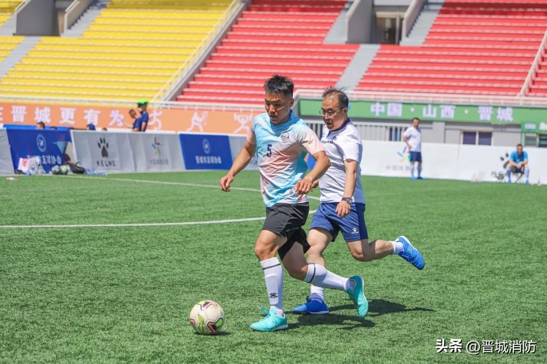 绿茵场上,绿茵场上展风采