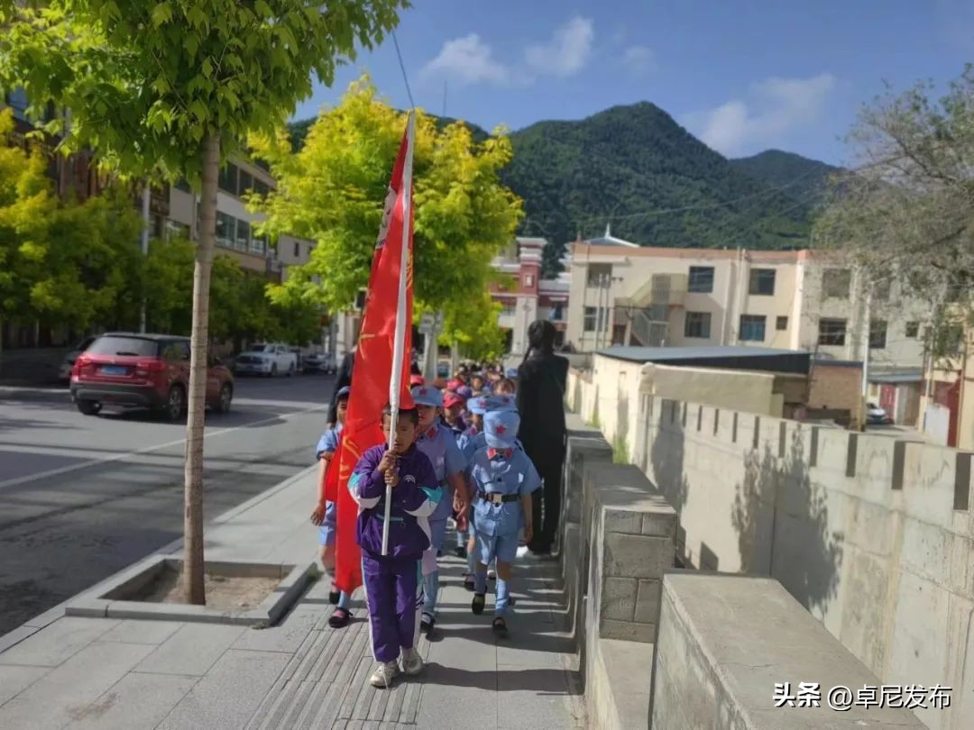 聆听红色故事传承红色精神幼儿园,参观红色教育基地的系列活动名称