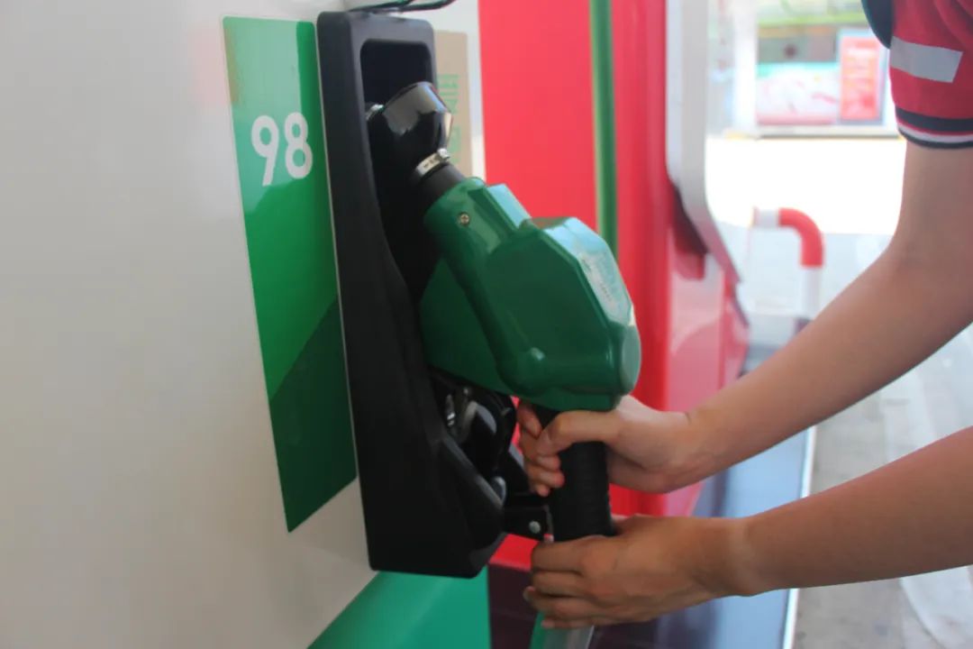 油箱标示93以上汽油能加92的吗,加92号汽油的车可以加95号汽油吗