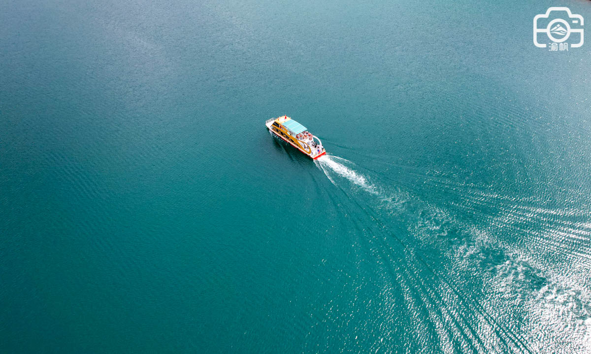 天山天池风景区里西王母瑶池,天山博格达峰下的天池介绍