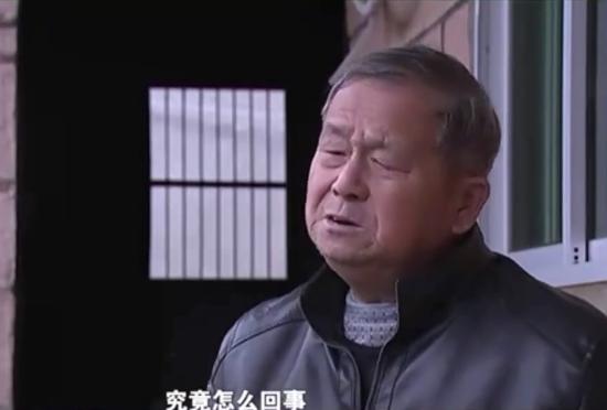 放牛娃捡到一枚古钱币,小伙捡了一千多钱一看原来是冥币