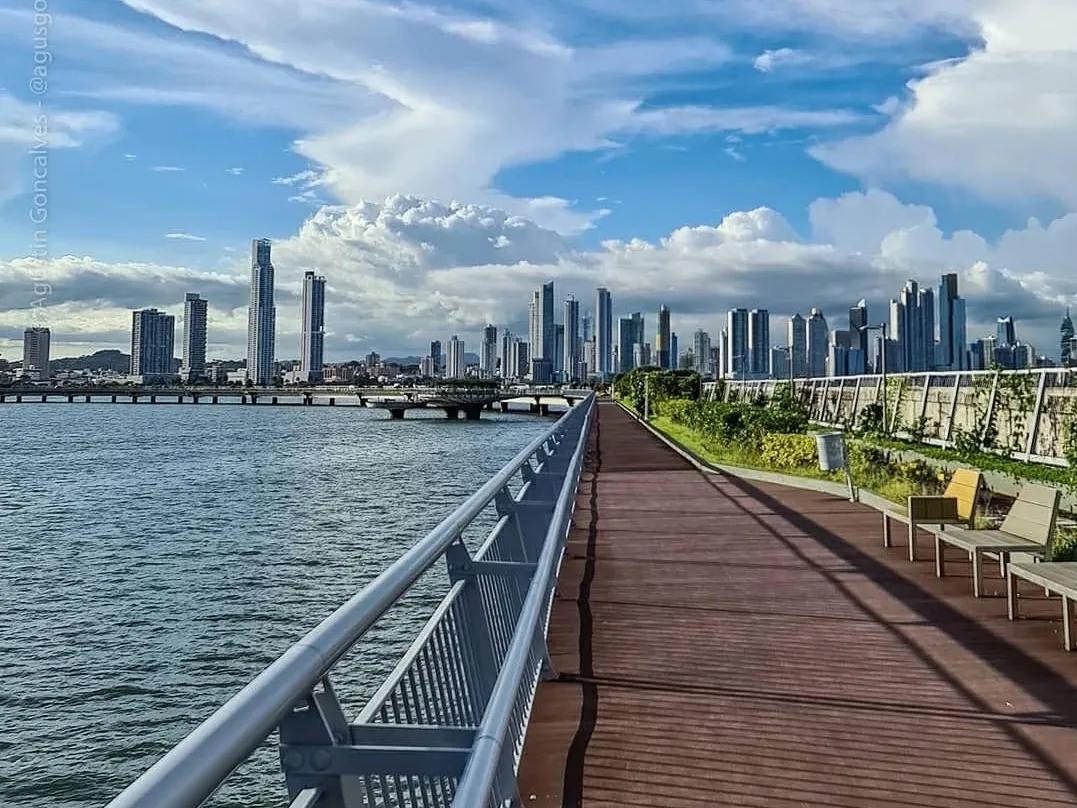 巴拿马有自己的货币吗,巴拿马华人人口多少