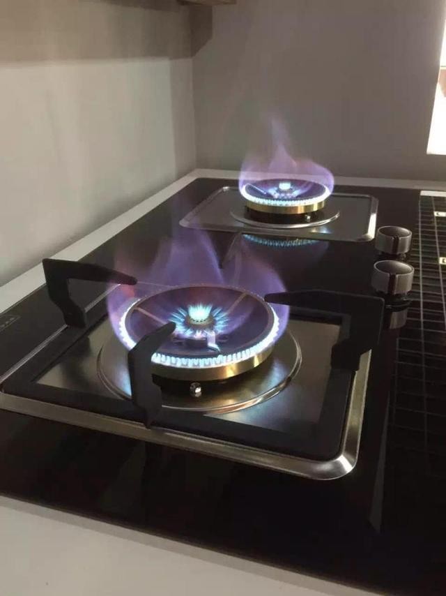 燃气松手就灭火怎么回事,天然气燃气灶打火正常一会就灭了