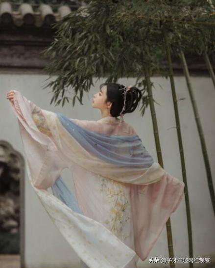 芸溪：因颜值如仙女下凡，被称“绝世佳人”,却夺来路人异样目光