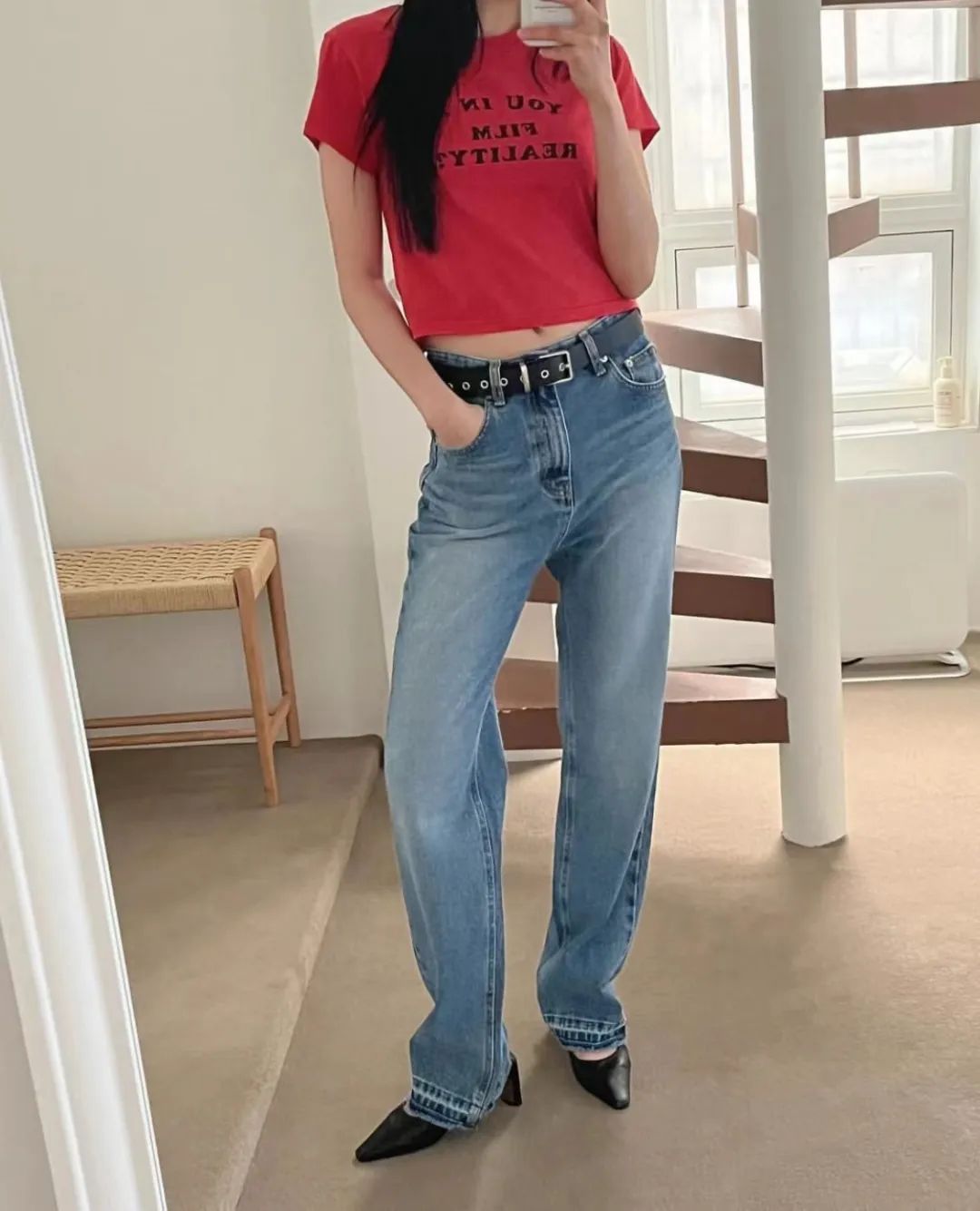 今年流行怎么穿t恤,今年最流行的减龄t恤