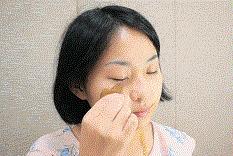 面部刮痧一刮就美,脸部刮痧刮出嫩白好肤色