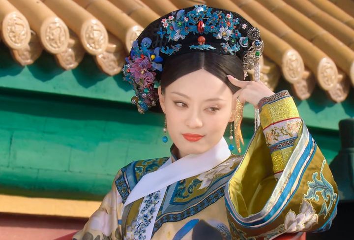 看着就疼!女子骑车意外摔倒,美甲掀翻指甲,两根指骨粉碎性骨折