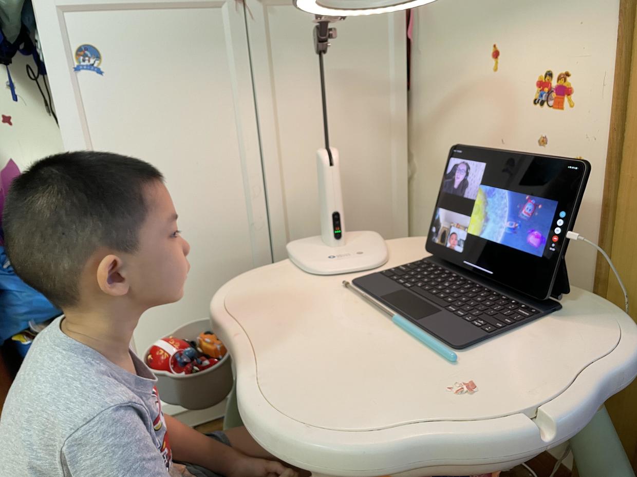 学习机买平板好还是插电款好呢,学习机买平板的好还是机器人的好