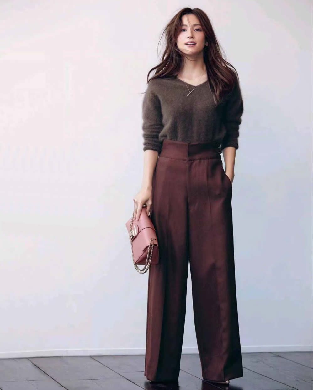 穿搭技巧及配色咖啡色,配色穿搭技巧咖啡色和紫色