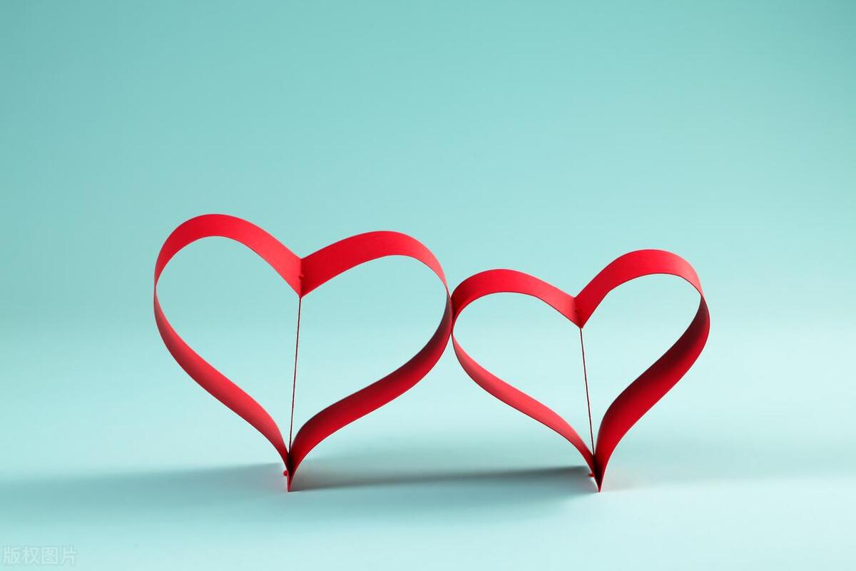 半夜给老板送文件,给老板送文件不料老板反锁门