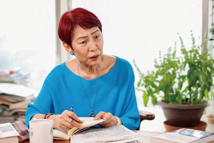 北大人妻VS日本女权老师，被批“北大的裹脚布”，名校光环碎一地