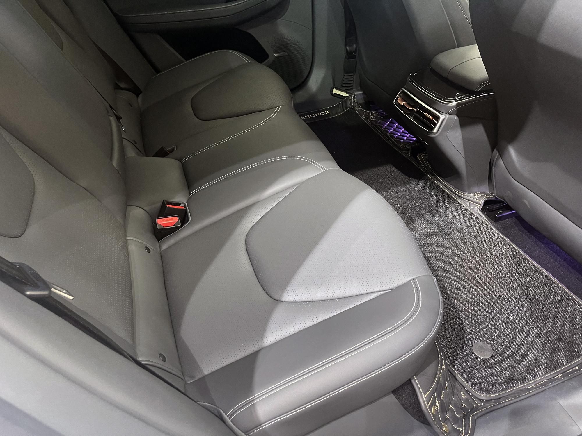 阿尔法s跟小鹏汽车,小鹏新能源汽车报价大全2022款