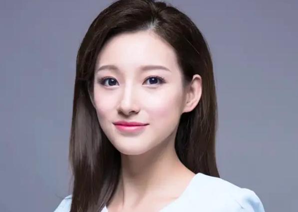 虎年春晚主持人中小撒深受观众喜爱，新加入的女主持人是谁？