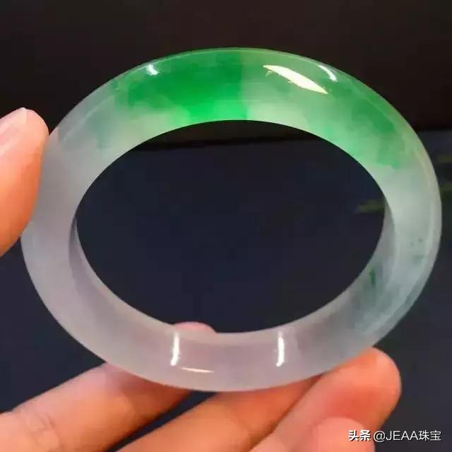 祖传手镯摔坏了怎么索赔,30万手镯摔断怎么处理的