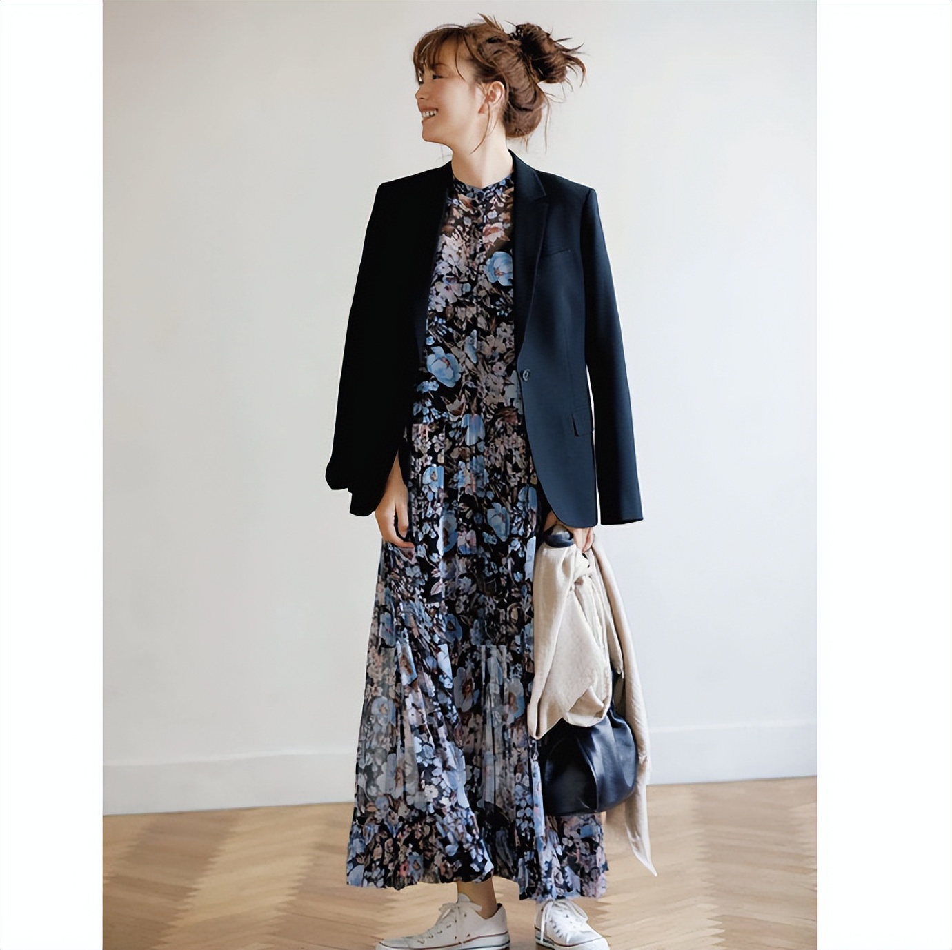 劝衣服别买太多,早春卫衣内搭衬衫