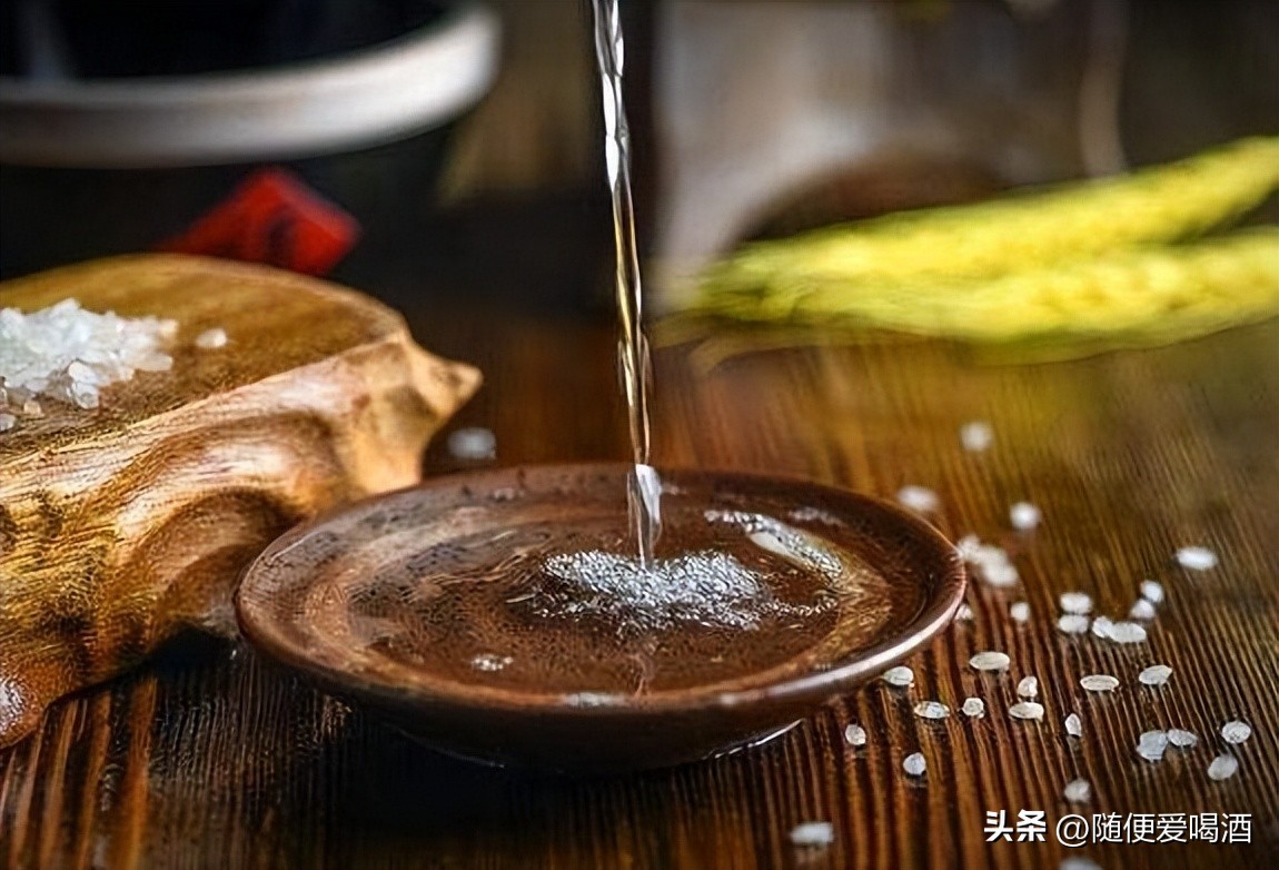 内行人不说的秘密,超市里老百姓能买得起的纯粮食酒